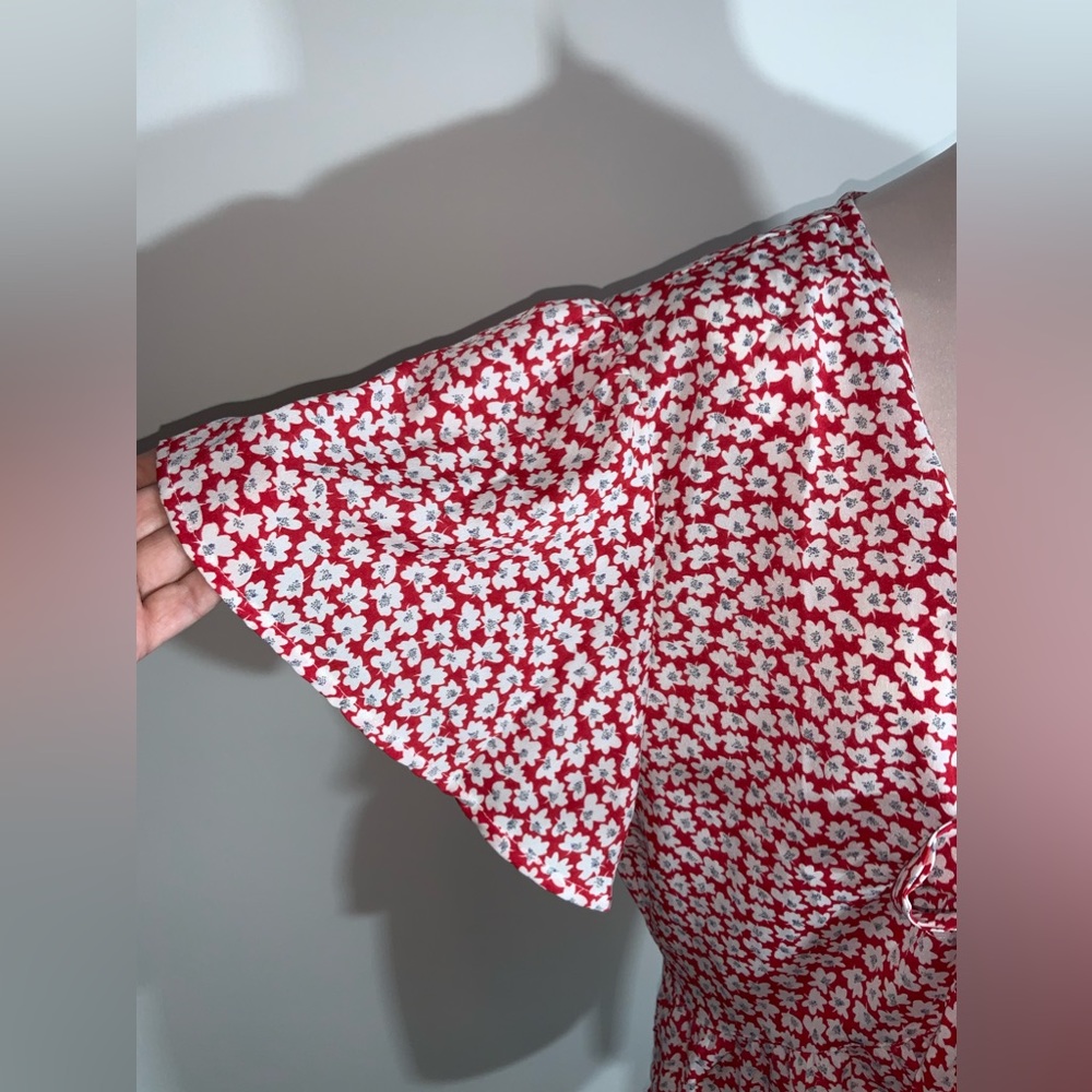 Shein 2xl Red&Wht Flower Top - Picture 4 of 9